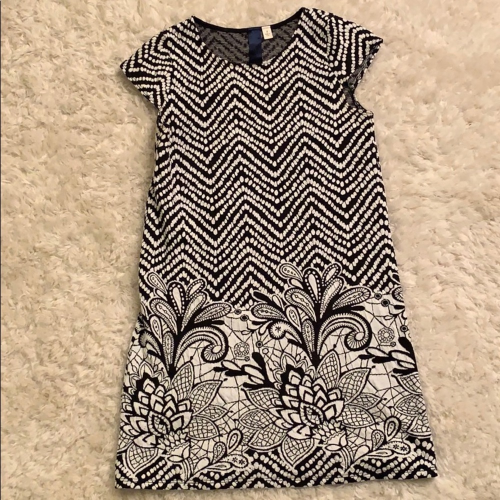 Textured black and white tunic